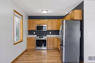 1587 County Rd D E, Maplewood, MN 55109 - Photo 10
