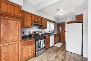 2705 Golden Valley Rd, Minneapolis, MN 55411 - Photo 10