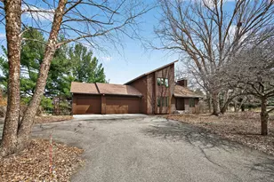 6 Pine Valley Dr, Dellwood, MN 55110 - Photo 2