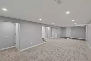 8912 Tretbaugh Dr, Bloomington, MN 55431 - Photo 34