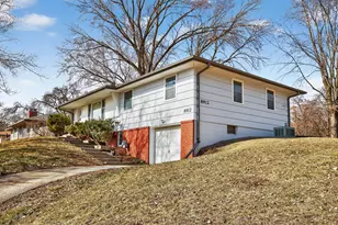 8912 Tretbaugh Dr, Bloomington, MN 55431 - Photo 2