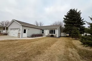 1708 Clifton Ave, Worthington, MN 56187 - Photo 2
