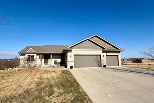 105 Hillwood Dr, Lake City, MN 55041 - Photo 2