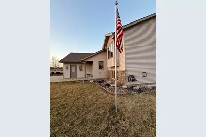 1005 12th Street SE, Waseca, MN 56093 - Photo 2