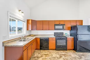 405 E Cheyenne St, Roberts, WI 54023 - Photo 8