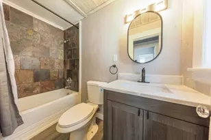 1002 Avon St N, Saint Paul, MN 55103 - Photo 16