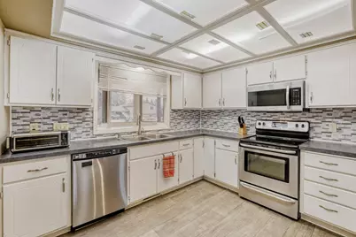 9733 Thomas Avenue N, Brooklyn Park, MN 55444 - Photo 2