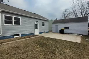 824 Collins Ave, Windom, MN 56101 - Photo 8