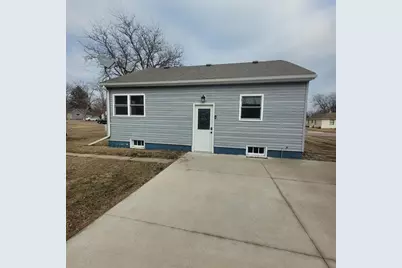 824 Collins Avenue, Windom, MN 56101 - Photo 6