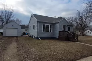 824 Collins Ave, Windom, MN 56101 - Photo 2