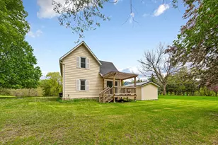 307 Meadow Woods Dr, Mankato, MN 56001 - Photo 2