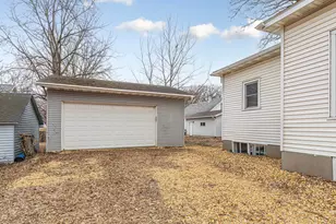 407 3rd St NE, Waseca, MN 56093 - Photo 4