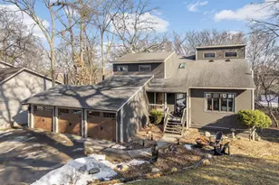 14832 Hickory Ct, Eden Prairie, MN 55346 - Photo 2