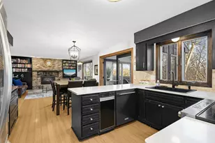 14832 Hickory Ct, Eden Prairie, MN 55346 - Photo 12