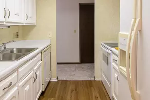 2690 Oxford St N, Roseville, MN 55113 - Photo 6