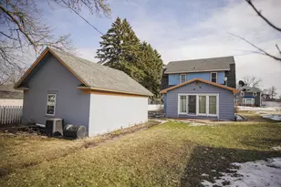 405 E 3rd St, Morris, MN 56267 - Photo 8