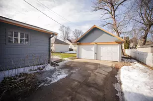 405 E 3rd St, Morris, MN 56267 - Photo 6