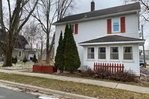 311 N 3rd St, Goodhue, MN 55027 - Photo 2