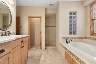 2121 Crestview Dr, Chanhassen, MN 55331 - Photo 24