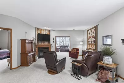 343 Sophia Avenue E, Maplewood, MN 55117 - Photo 2