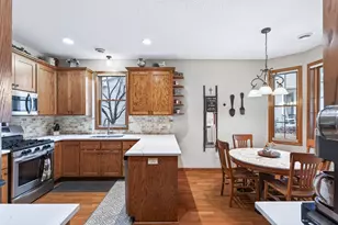 343 Sophia Ave E, Maplewood, MN 55117 - Photo 8