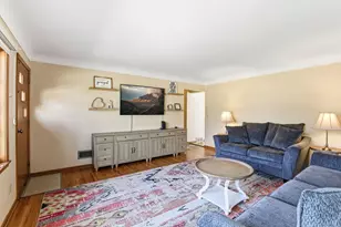 909 14th St W, Hastings, MN 55033 - Photo 2