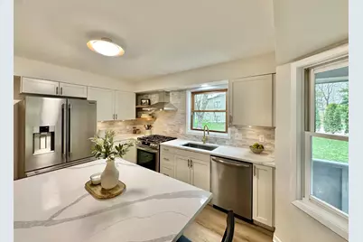 809 Wagon Wheel Trail, Mendota Heights, MN 55120 - Photo 10