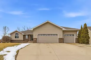 1710 16th St SW, Austin, MN 55912 - Photo 2
