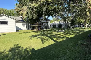 818 S 10th St, Lake City, MN 55041 - Photo 8