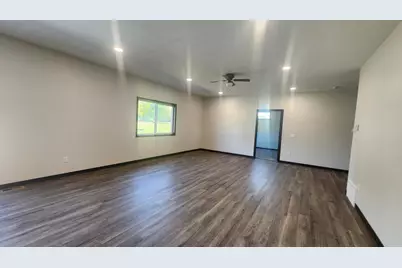 901 7th Ave SW, Pipestone, MN 56164 - Photo 8