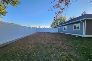 901 7th Ave SW, Pipestone, MN 56164 - Photo 4