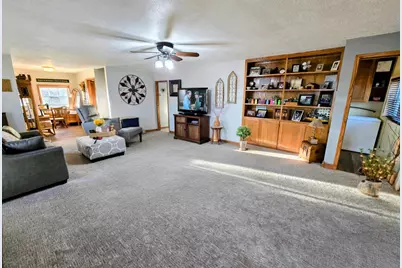 321 5th Avenue SE, Pipestone, MN 56164 - Photo 20