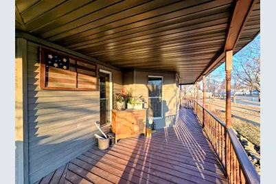 321 5th Avenue SE, Pipestone, MN 56164 - Photo 2