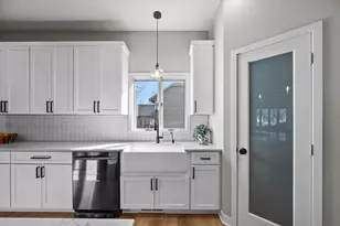 12314 Sunnybrook Rd, Eden Prairie, MN 55347 - Photo 4