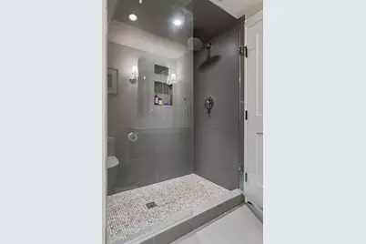 747 Kenwood Parkway, Minneapolis, MN 55403 - Photo 38