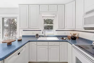 1056 Brooks Avenue W, Roseville, MN 55113 - Photo 4