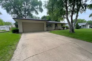 1804 7th St SW, Willmar, MN 56201 - Photo 2