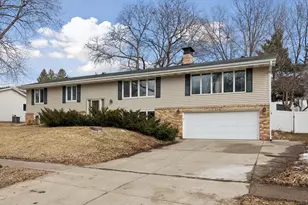 11205 River Hills Dr, Burnsville, MN 55337 - Photo 1