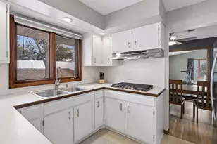 11205 River Hills Dr, Burnsville, MN 55337 - Photo 12