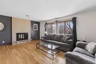 11205 River Hills Dr, Burnsville, MN 55337 - Photo 2