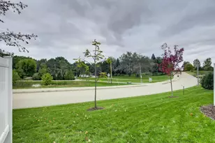 718 Maggie Way, Chanhassen, MN 55317 - Photo 2