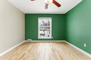 301 E 40th St, Minneapolis, MN 55409 - Photo 16