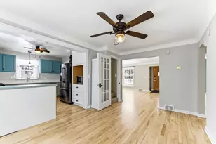 301 E 40th St, Minneapolis, MN 55409 - Photo 8