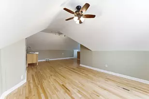 301 E 40th St, Minneapolis, MN 55409 - Photo 22