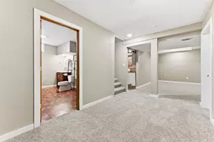 301 E 40th St, Minneapolis, MN 55409 - Photo 26