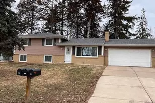 8624 Cherokee Dr N, Brooklyn Park, MN 55428 - Photo 2