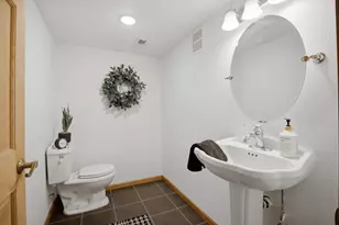 1437 Nottingham Dr, Owatonna, MN 55060 - Photo 38