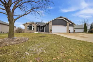 1437 Nottingham Dr, Owatonna, MN 55060 - Photo 1