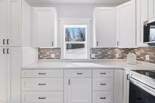 912 Carter Cir, Eveleth, MN 55734 - Photo 8