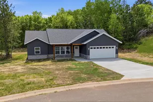 912 Carter Cir, Eveleth, MN 55734 - Photo 1